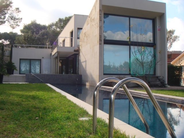 MODERN VILLA IN TORRE VALENTINA
